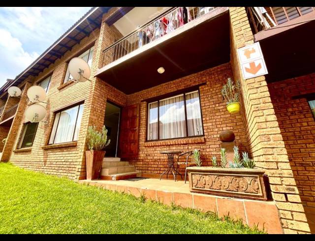 2 BEDROOM TOWNHOUSE FOR SALE IN MEREDALE
